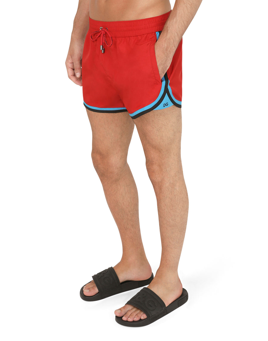 Short swim trunks with contrasting-colored trims