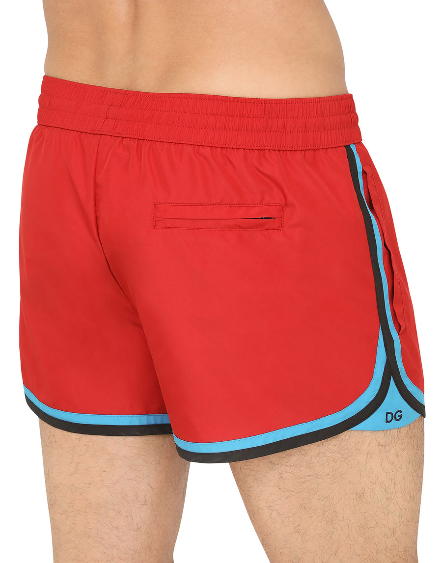 Short swim trunks with contrasting-colored trims